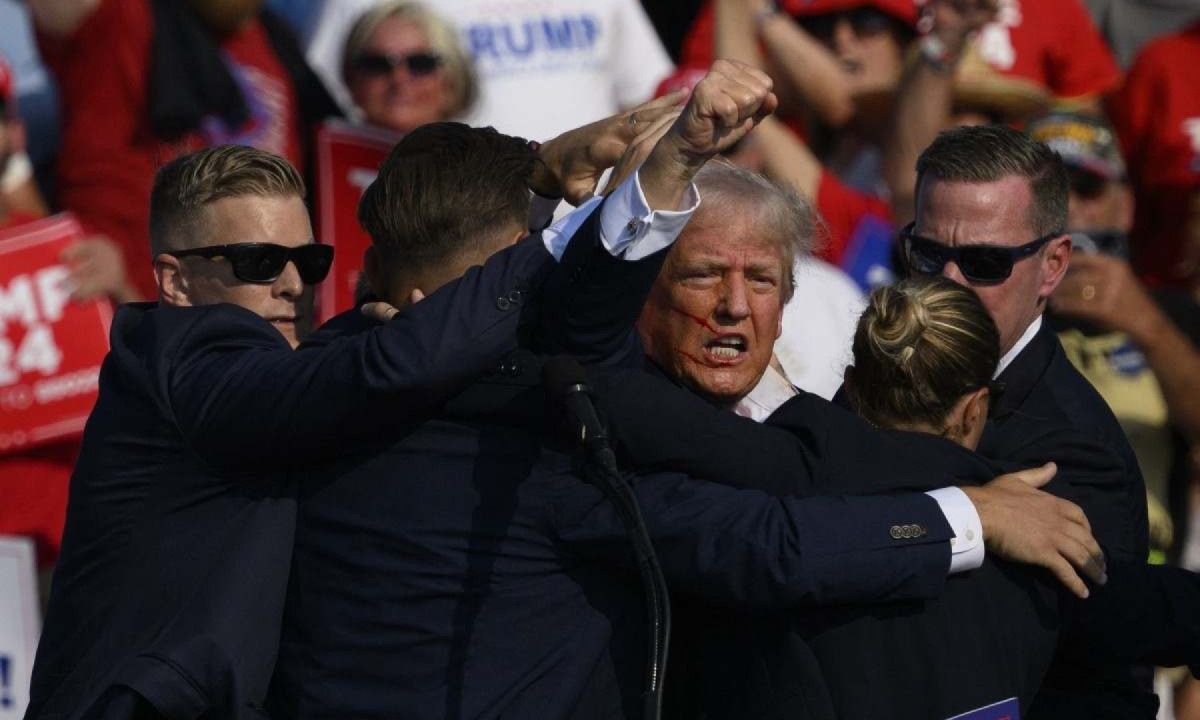 Donald Trump comício atentado -  (crédito: JEFF SWENSEN / GETTY IMAGES NORTH AMERICA / Getty Images via AFP)