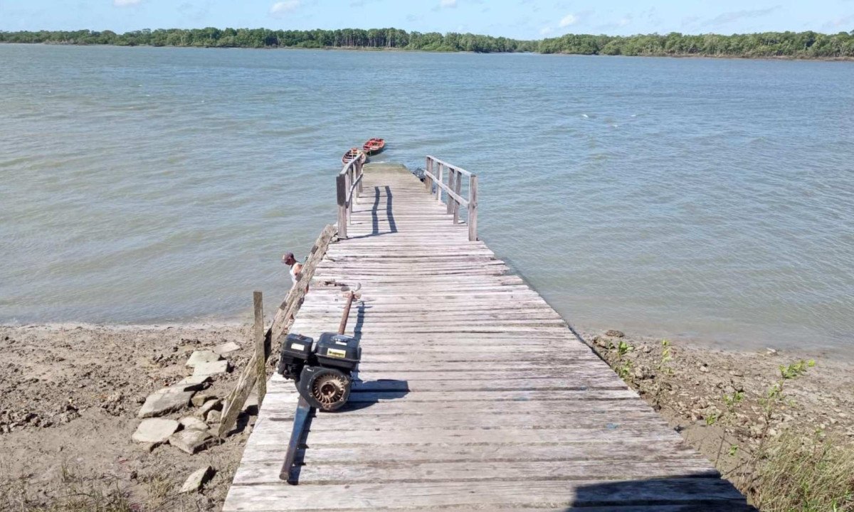 O rio Cajutuba (foto) é uma das fontes de sobrevivência dos extrativistas que vivem na Resex Mestre Lucindo -  (crédito: BBC)