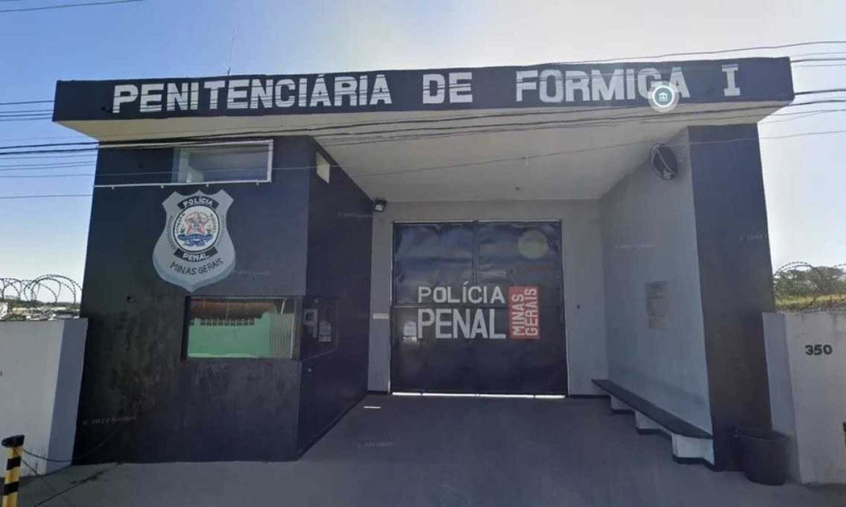 Ao começar passar mal, detento foi levado para a Santa Casa de Santo Antônio do Amparo, onde morreu por infecção generalizada -  (crédito: Google Street View / Reprodução)