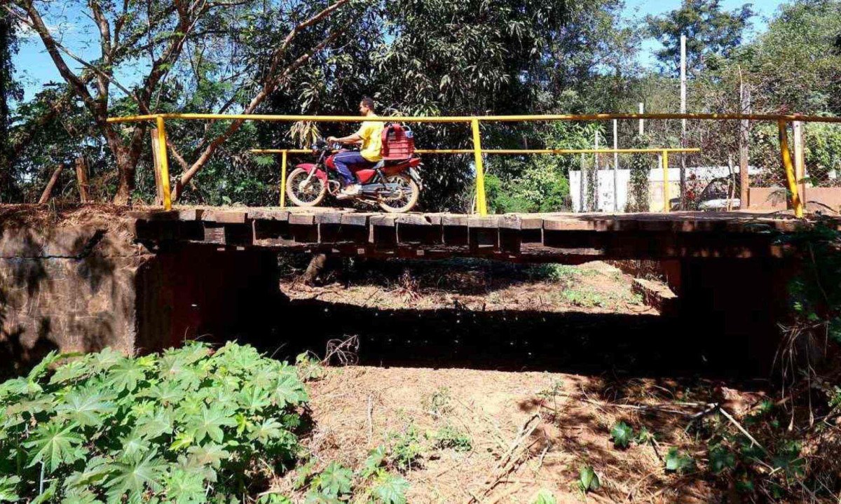 O Rio Peruaçu, em Bonito de Minas, foi um balneário para moradores, mas hoje está seco -  (crédito: Solon Queiroz/Esp. EM)