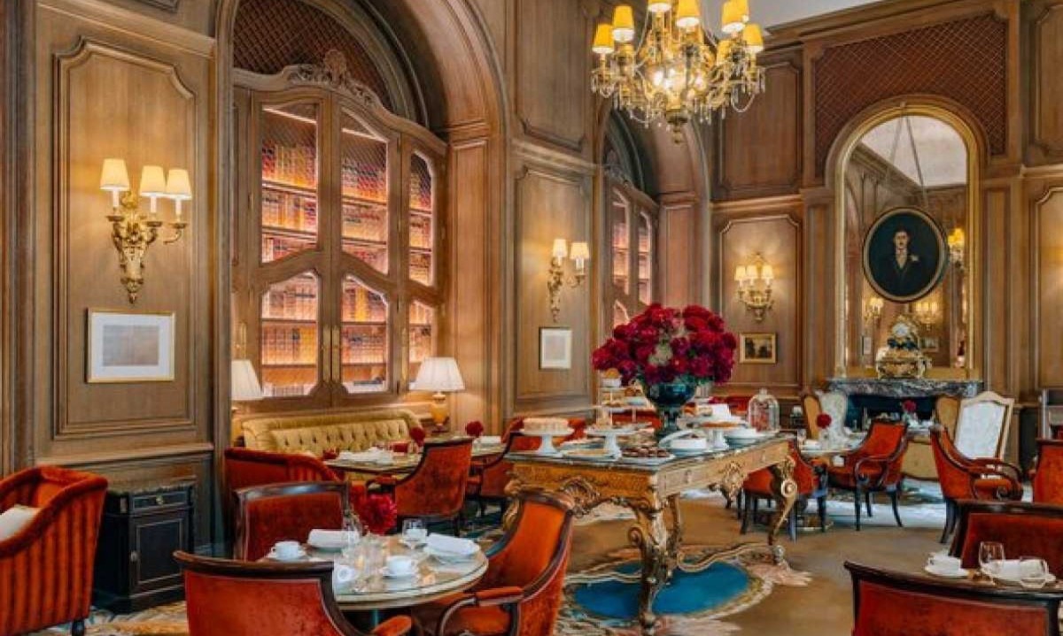 O hotel Ritz Paris recebe o público com chá da tarde ao estilo francês no Salão Proust -  (crédito: Ritz Paris/Divulgação)