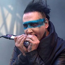 Marilyn Manson tirou costelas para fazer sexo oral em si mesmo? - Wikimedia Commons