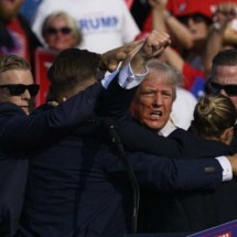 Trump sobre ataque: 'Somente Deus evitou que o impensável acontecesse' -  JEFF SWENSEN / GETTY IMAGES NORTH AMERICA / Getty Images via AFP