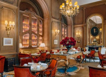 O hotel Ritz Paris recebe o público com chá da tarde ao estilo francês no Salão Proust -  (crédito: Ritz Paris/Divulgação)