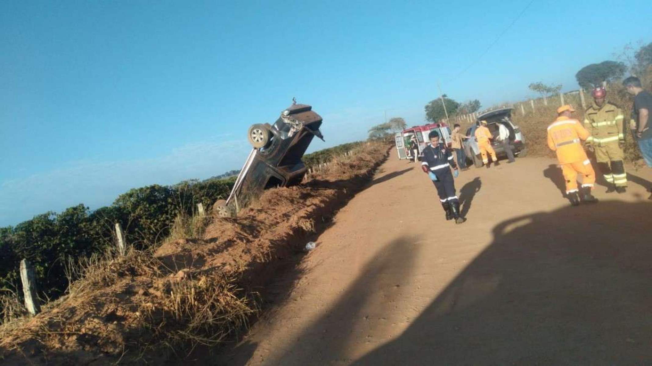 Cinco pessoas ficam feridas em acidente com caminhonete no Sul de Minas