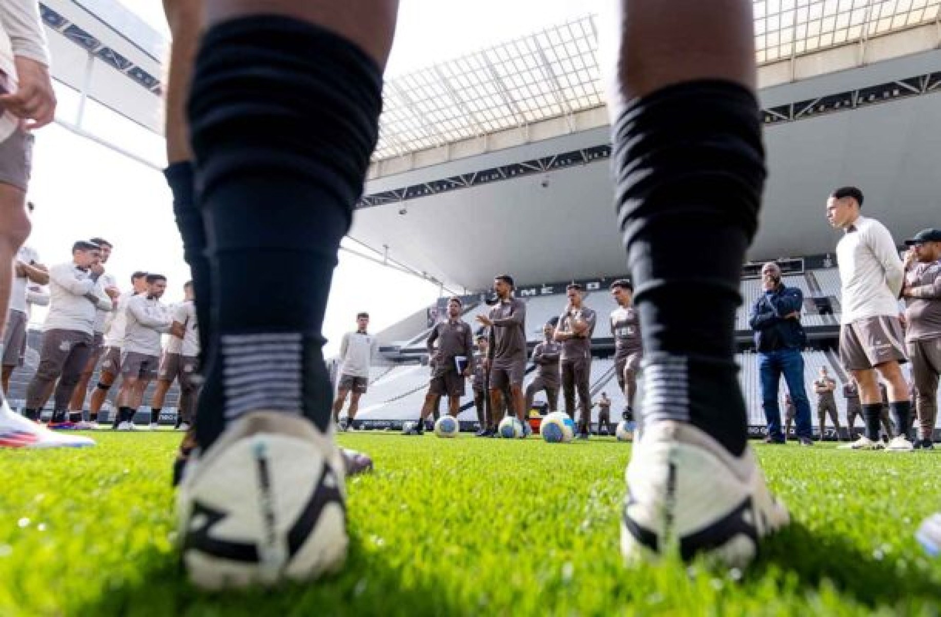 Corinthians realiza treino na arena antes da estreia do técnico Ramón Díaz