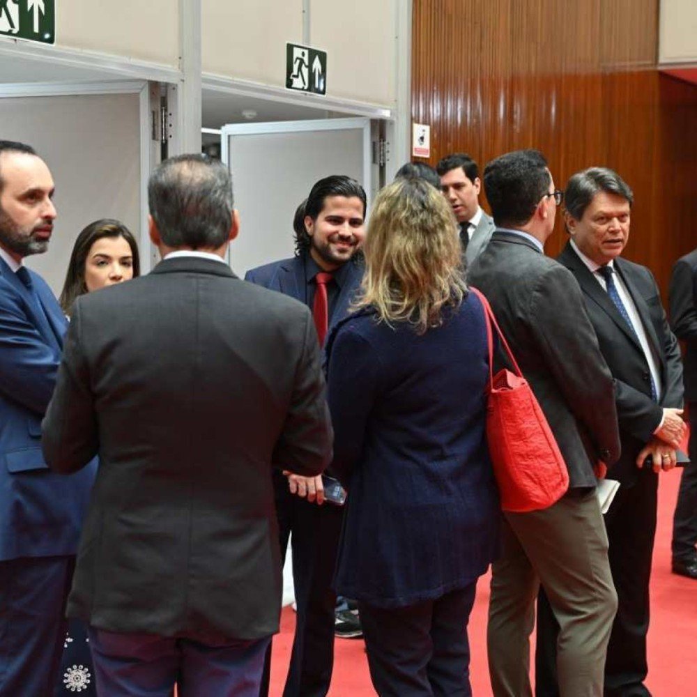 Em pânico, base de Zema faz apelo para não votar o RRF
