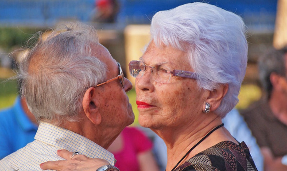 Quase metade dos centenários vive no Nordeste, cerca de 16.317 pessoas com 100 anos ou mais. Nos estados, a Bahia lidera, seguida por São Paulo. Na outra ponta, o Sul  tem o estado com maior proporção de idosos e a cidade mais velha do Brasil, tem 3.502 centenários. -  (crédito: Imagem Grátis de Maria Francisca Mayorga por Pixabay)