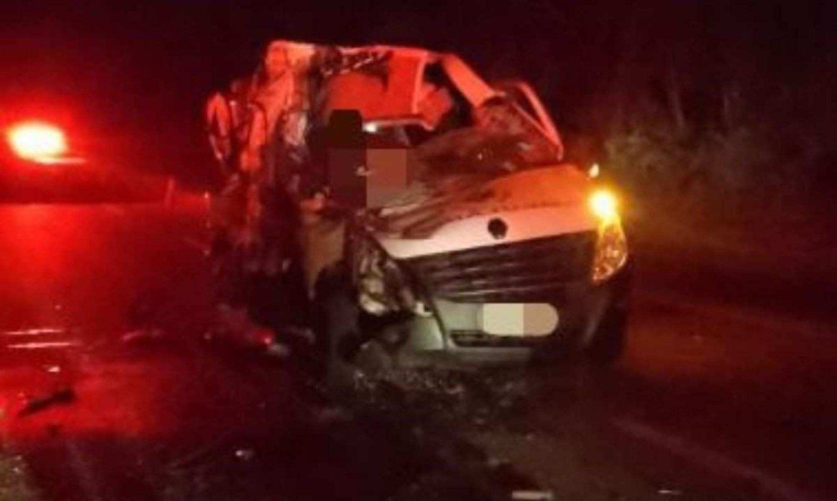 Acidente entre ambulância e caminhão em São Sebastião do Oeste (MG) deixa uma vítima fatal -  (crédito: Samu/Divulgação)