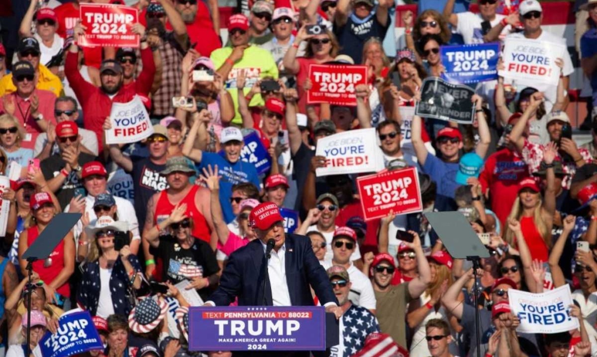  Trump, pouco antes do atentado que sofreu em comício na Pennsylvania (EUA) -  (crédito: Rebecca DROKE / AFP)