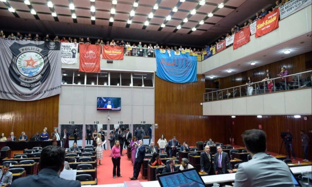 A Assembleia Legislativa de Minas Gerais aprovou o Regime de Recuperação Fiscal (RRF) que trata do pagamento da dívida com a União -  (crédito: Daniel Protzner/ALMG)