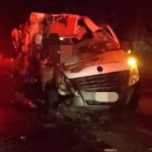 Técnica de enfermagem morre em batida entre ambulância e caminhão na MG-050 - Samu/Divulgação