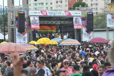 No ano passado, a 25ª edição da Parada do Orgulho LGBTQIAPN+ teve palco 360° e atraiu multidão ao centro de BH  -  (crédito: Gladyston Rodrigues/EM/D.A Press)