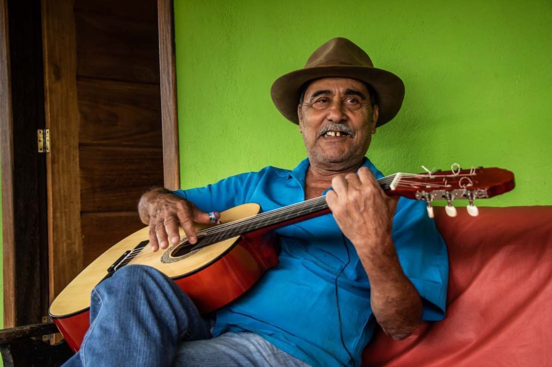 Na foto, Braulino Caetano dos Santos, 78 anos, sitiante