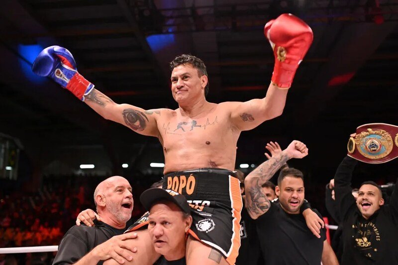 Acelino Popó Freitas também participou do Fight Night Show 3 e derrotou, por nocaute, o youtuber Júnior Dublê. 