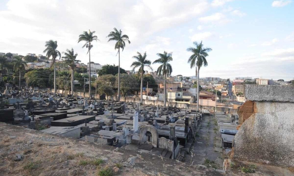  A obra tem o objetivo de  restaurar a mureta interna, muro externo e o vestiário do local -  (crédito:  Alexandre Guzanshe/EM/D.A. Press)