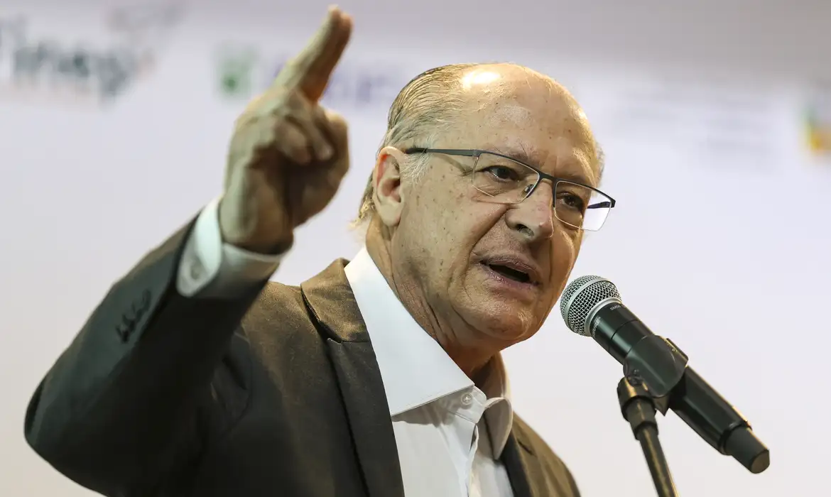 Alckmin: 'Carga tributária não aumentou no governo Lula, ela caiu' - EBC - Política