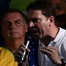PF encontra e-mail de Ramagem que orienta Bolsonaro atacar as urnas - PABLO PORCI&Uacute;NCULA/AFP