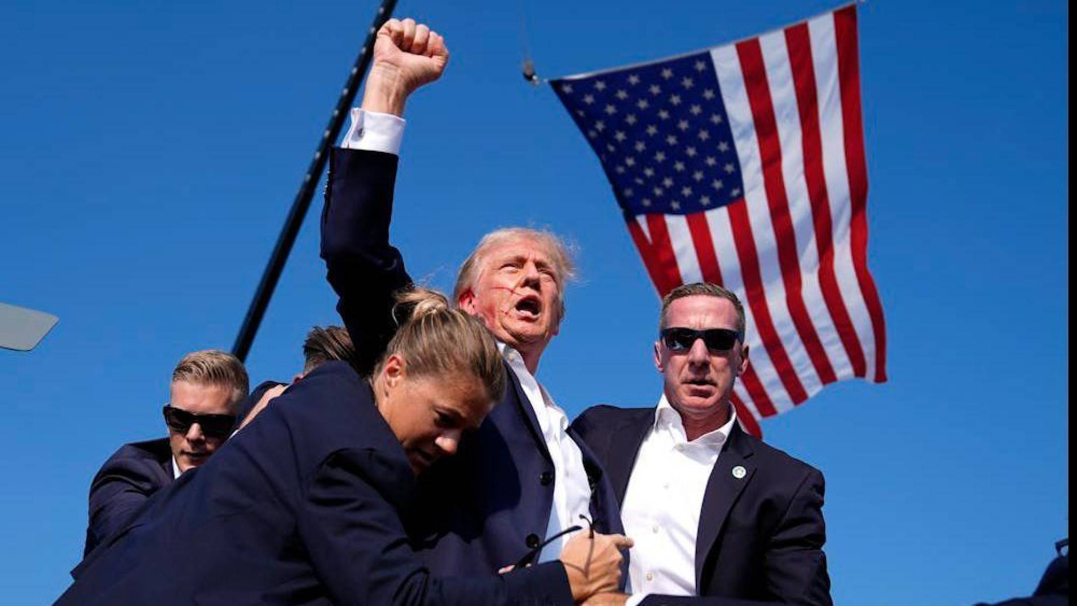 Por que foto de Trump ensanguentado e com bandeira dos EUA é tão poderosa