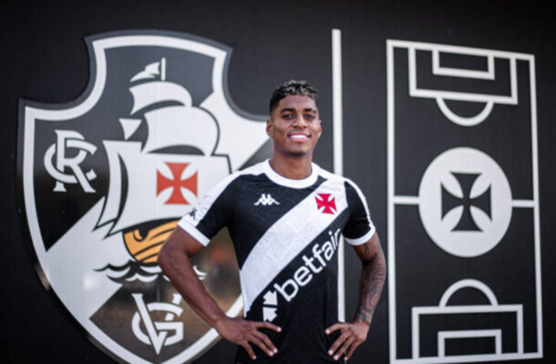 Vasco anuncia contratação de Emerson Rodríguez