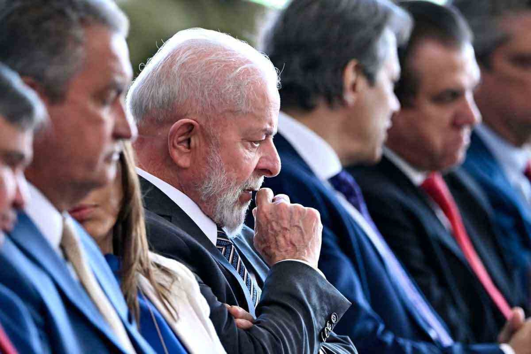 Lula não garante corte de gastos e mercado reage mal