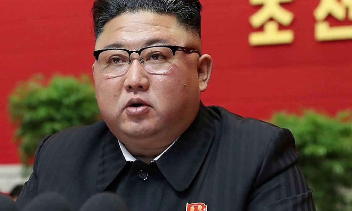 Hoje, a Coreia do Norte é comandada pelo ditador Kim Jong-Un, com mão de ferro. E as pessoas não têm acesso nem mesmo às informações sobre o que acontece fora do país.  -  (crédito: Reprodução de vídeo ABC News)