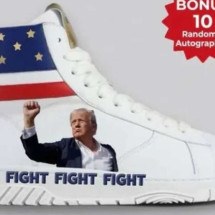 Trump vende tênis com imagem em que aparece ferido após atentado - Reprodução