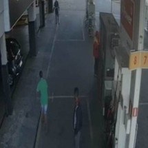 Vídeo flagra adolescente matando homem com picareta em Contagem - Reprodução