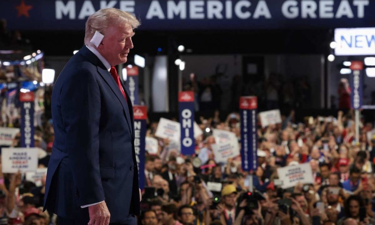 Trump discursou pela primeira vez desde o atentado do último sábado       -  (crédito: WIN MCNAMEE / GETTY IMAGES NORTH AMERICA / Getty Images via AFP)