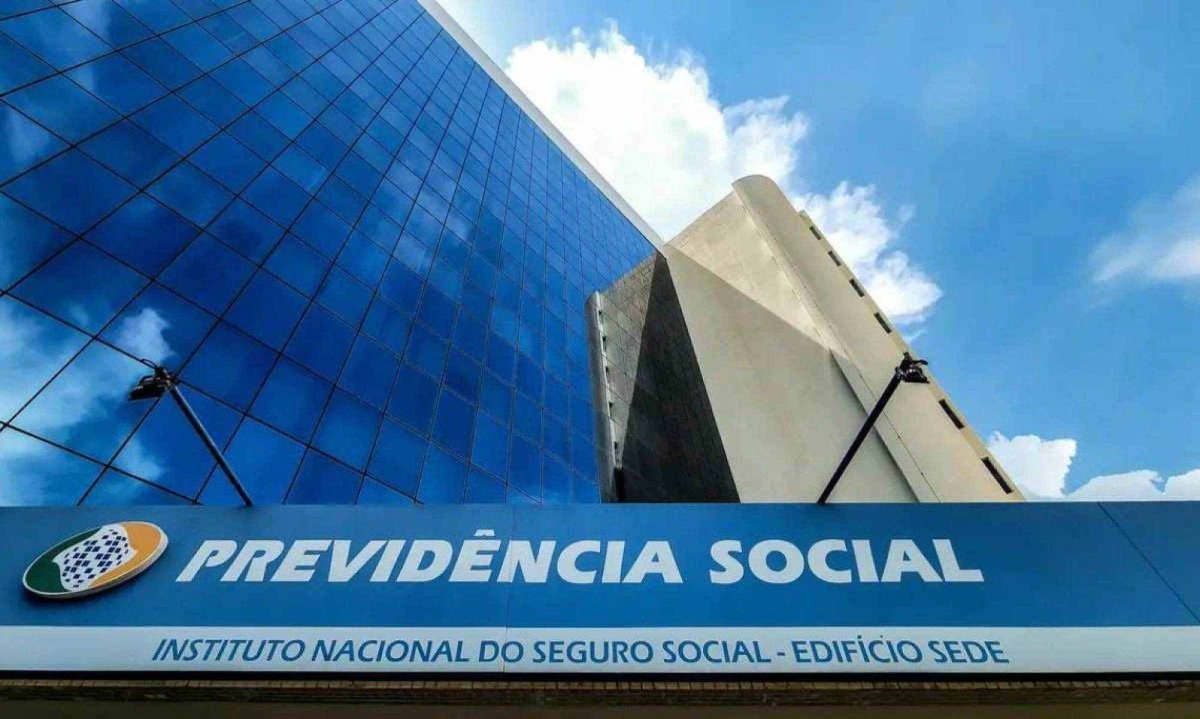 Segundo o levantamento do portal Guia dos Benefícios, os golpistas usam várias táticas para convencer os beneficiários a pagar a taxa fraudulenta de R$400 -  (crédito: Reprodução Agência Brasil)