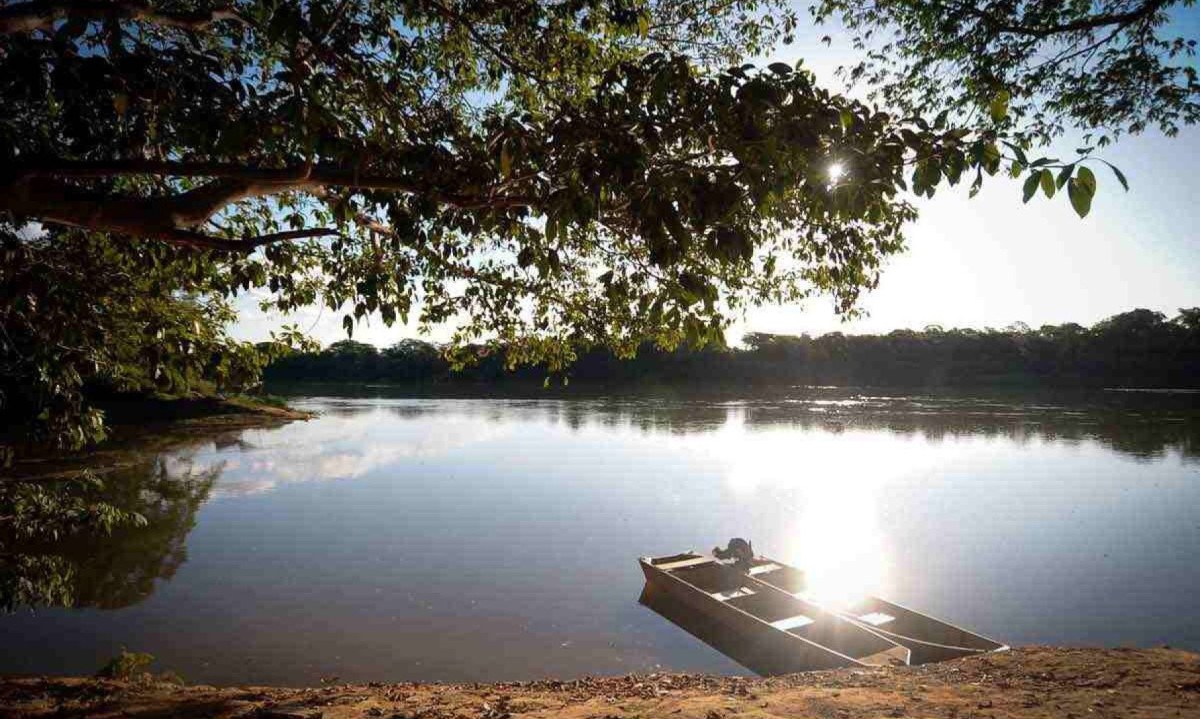 Encontro dos rios de-Janeiro e São Francisco, onde Riobaldo e Diadorim se conheceram: Navegação hoje só é possível com barcos a remo -  (crédito:  Alexandre Guzanshe/EM/D.A Press)