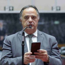 Justiça Eleitoral dá 24h para Tramonte retirar posts negativos contra Fuad - DANIEL PROTZNER/ALMG