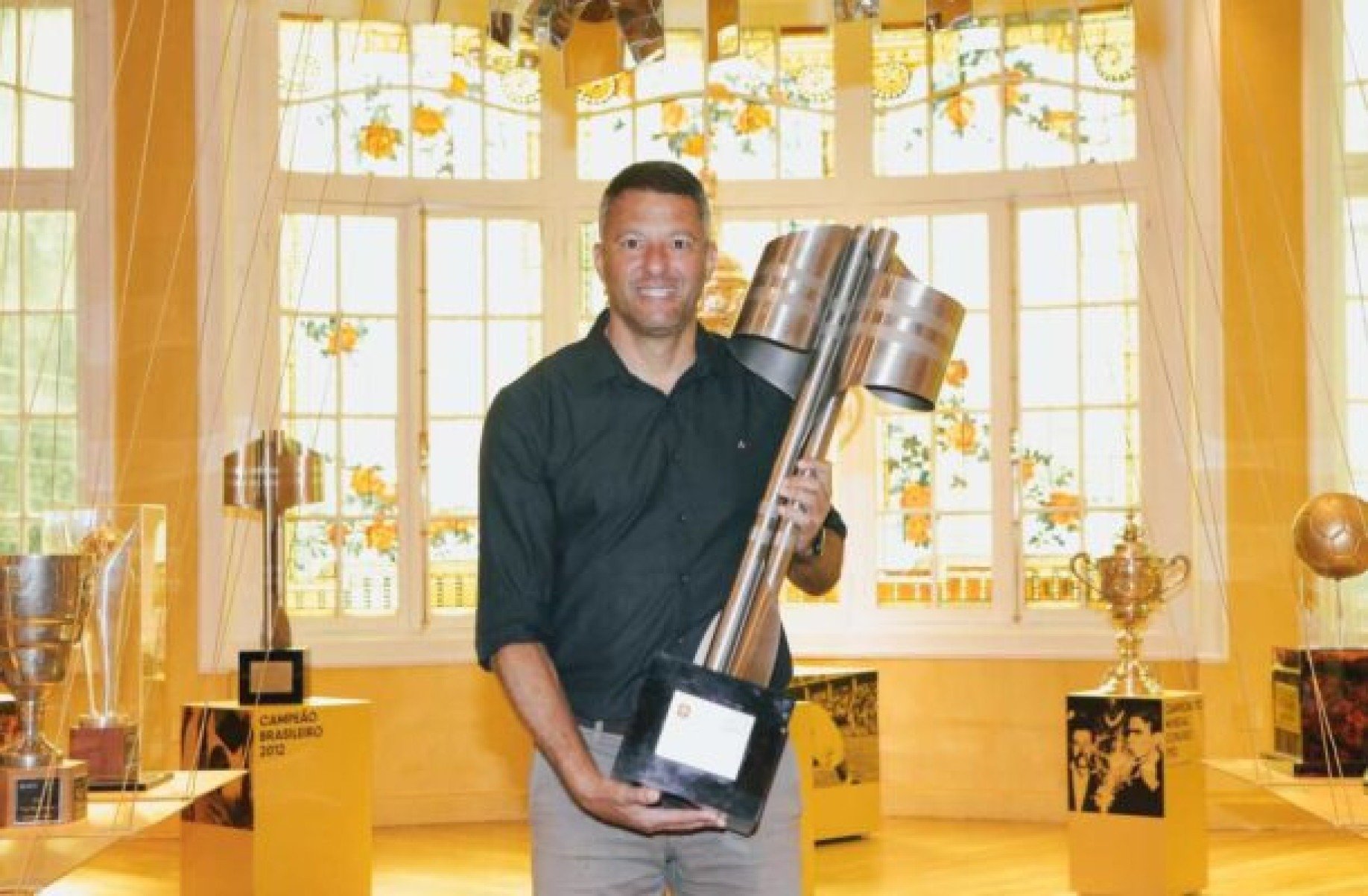 Washington visita Museu Fluminense FC: ‘Sempre honrei essa camisa’