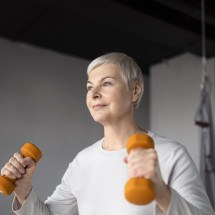 Suplementação de colágeno e creatina alivia sintomas da menopausa - DINO