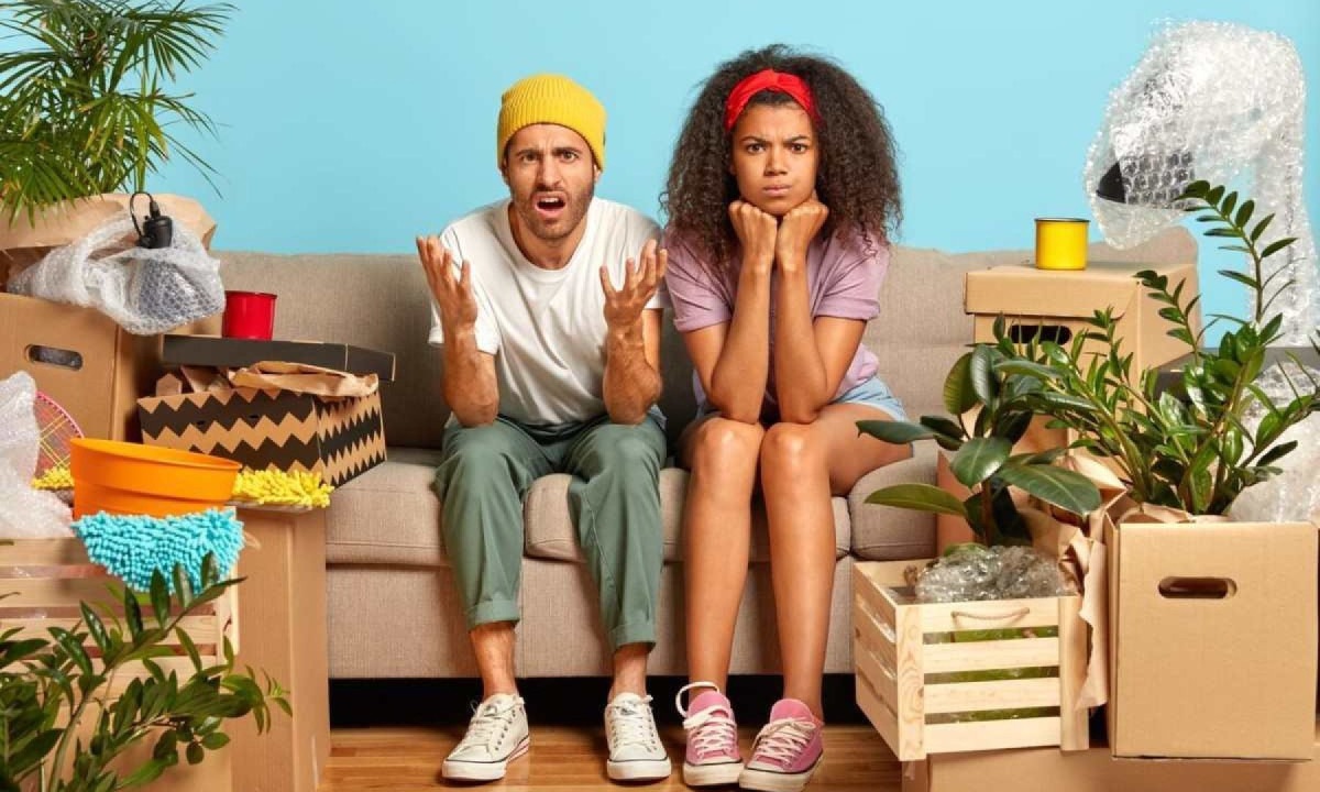 Os fraudadores publicam anúncios falsos, normalmente com preços mais baixos do que os praticados na região para atrair as vítimas -  (crédito: Wayhomestudio/ Freepik)