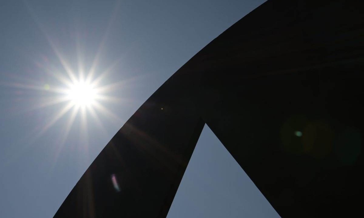 Céu aberto e sol, mas o frio é intenso em Belo Horizonte  -  (crédito: Leandro Couri/EM/D.A.Press)