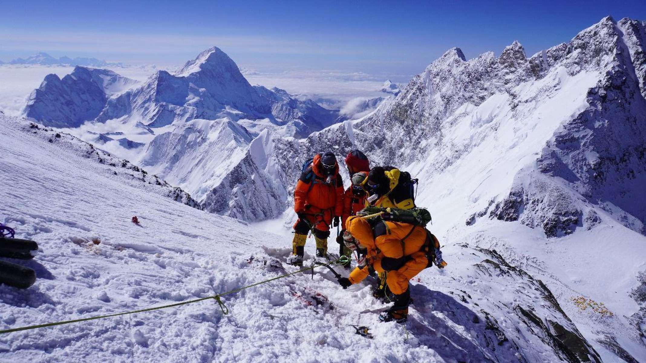 Como corpos congelados de alpinistas foram recuperados da 'zona da morte' do Everest