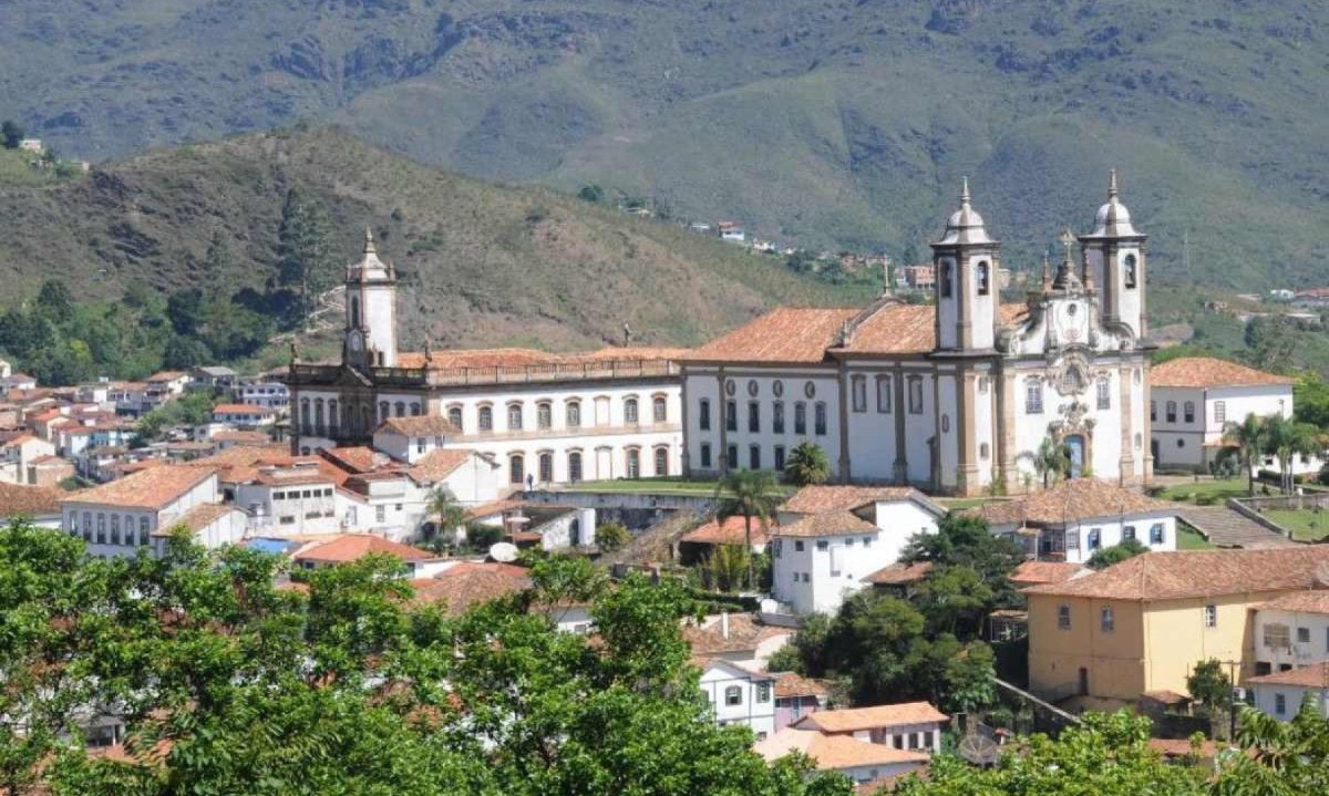 Turistas se encantam com arquitetura colonial barroca de Ouro Preto, cidade Patrimônio Mundial da UNESCO -  (crédito: Beto Novaes/EM)