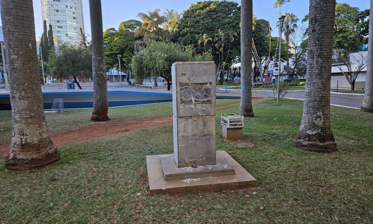 Segundo busto em praça é furtado em menos de um mês, em Uberlândia -  (crédito: Rede de Noticias)