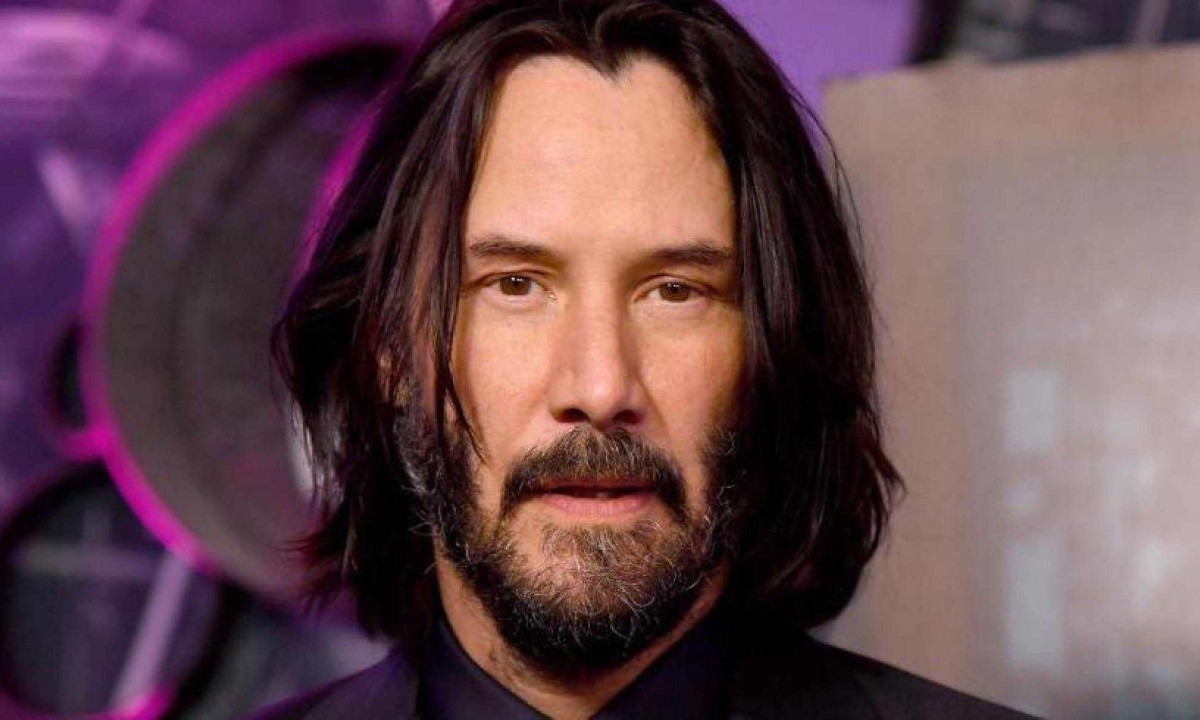 China Miéville, à esquerda, e Keanu Reeves estão publicando um romance juntos -  (crédito: BBC)