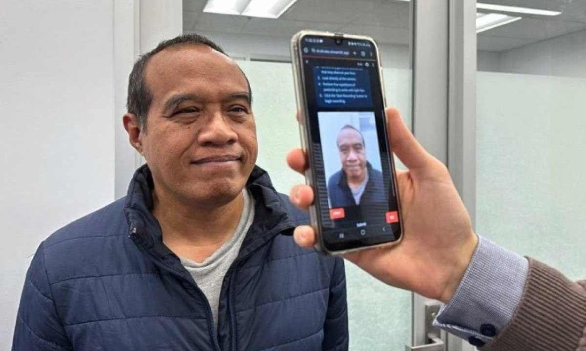 Pesquisadores brasileiros e australianos desenvolvem um sistema para identificar pré-sintomas do  acidente vascular cerebral, basta focar a tela do smartphone para o rosto do paciente  -  (crédito: Seamus Daniel / RMIT)