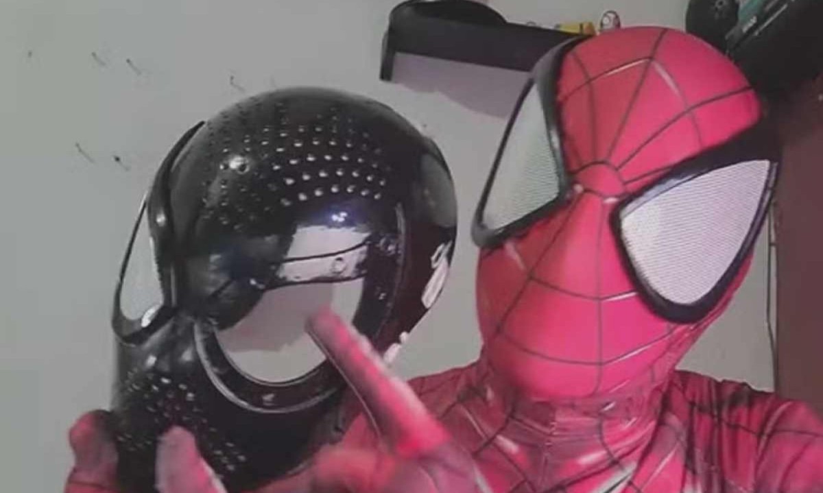 Homem-Aranha explicou por que motivo empurrou agressor em linha do metrô -  (crédito: Reprodução / TV Globo)