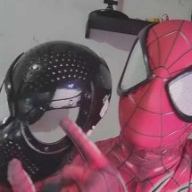 ‘Homem-Aranha’ diz que foi agredido em metrô após ‘soltar teia’ - Reprodução / TV Globo