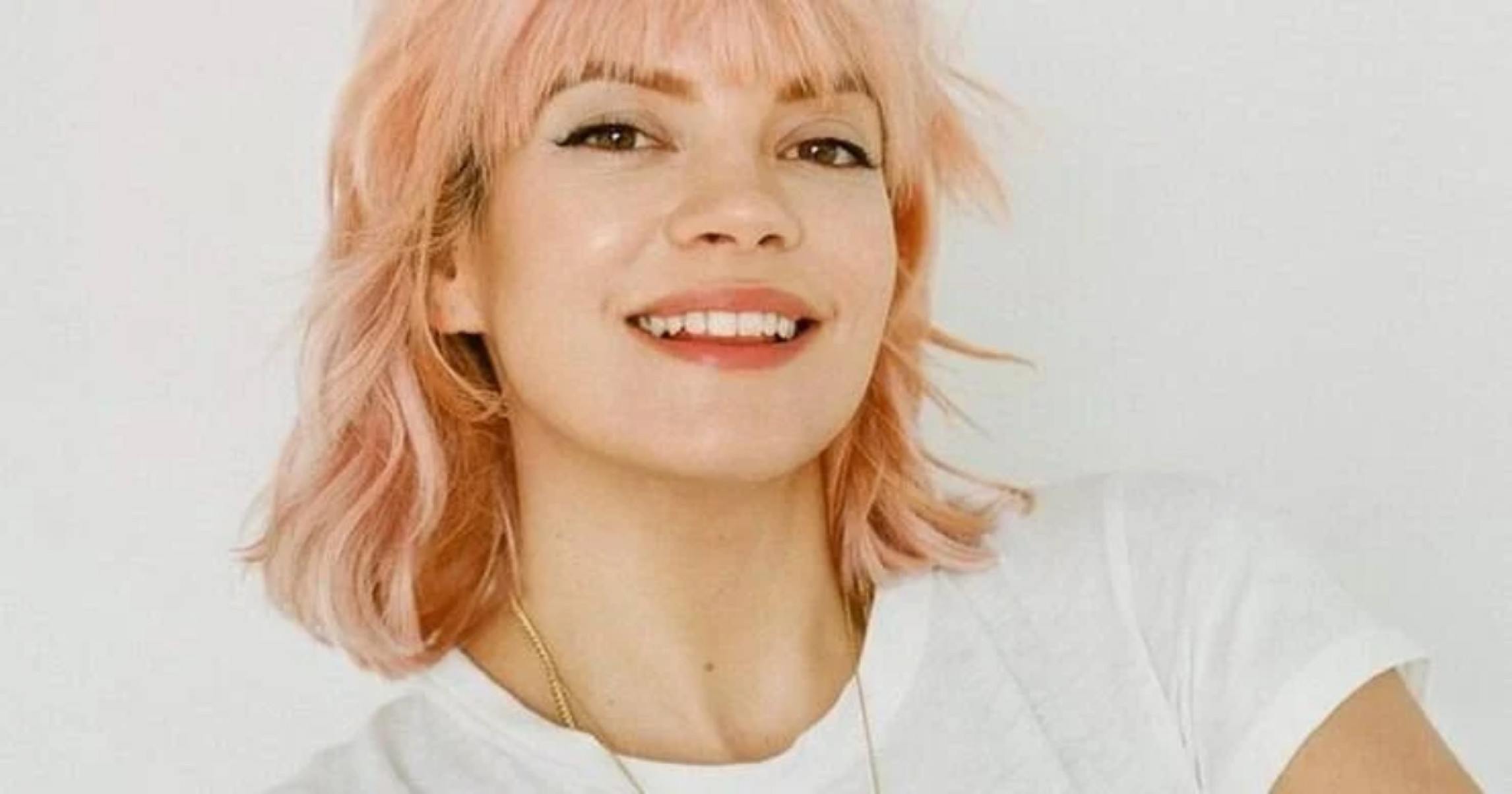 Lily Allen surpreende ao dizer que não sabe lavar roupas