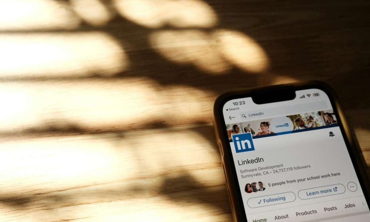 Mulher foi demitida depois de mandar mensagens de cunho ofensivo para empresa no LinkedIn -  (crédito: Pexels/Reprodução)