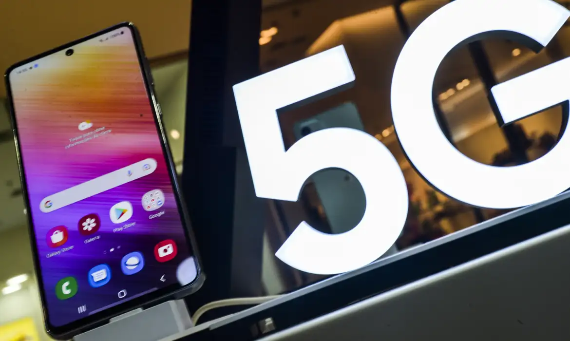 Oi, Vivo e TIM são multadas por propaganda enganosa sobre 5G -  (crédito: EBC)