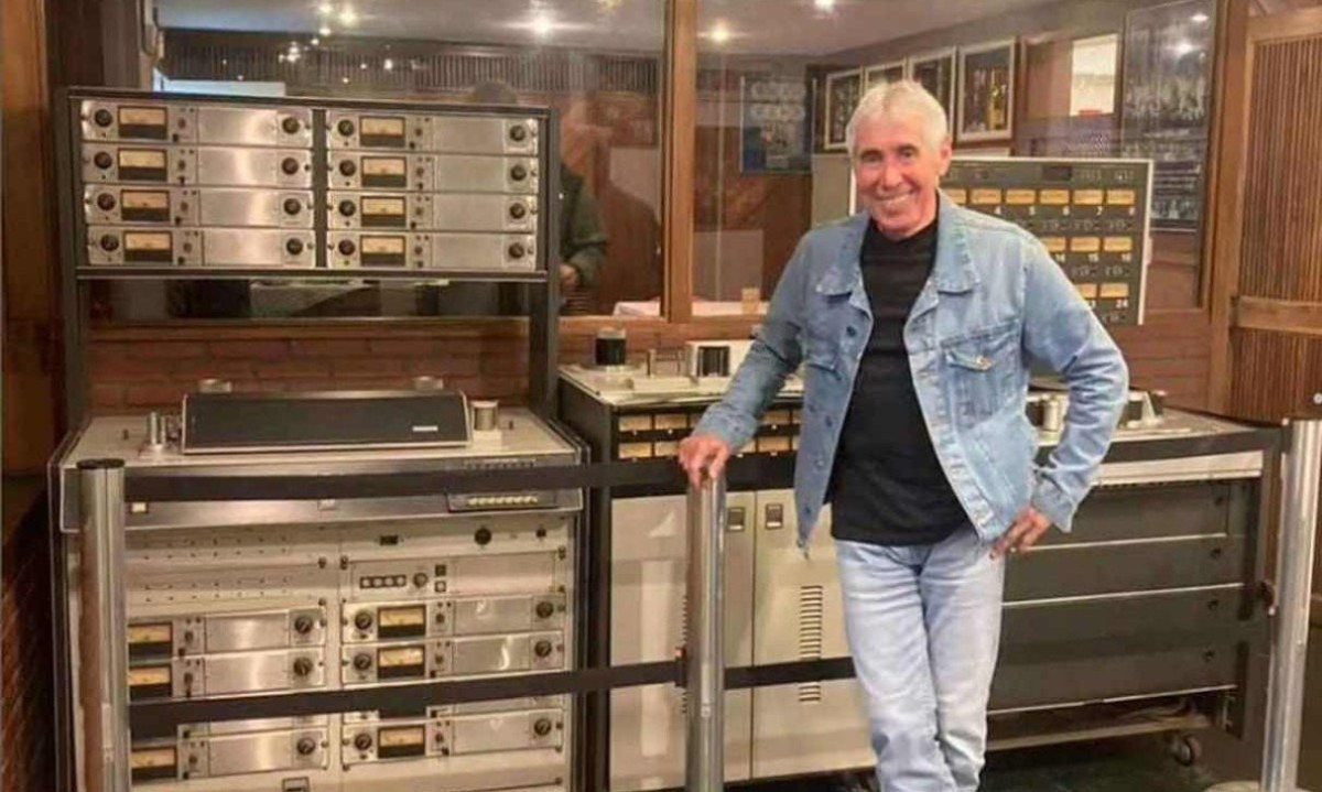 Odair José na Cia. dos Técnicos Studios, onde há 47 anos gravou o polêmico "O filho de José e Maria". Novo disco dele está voltado para os jovens -  (crédito: INSTAGRAM/Reprodução)