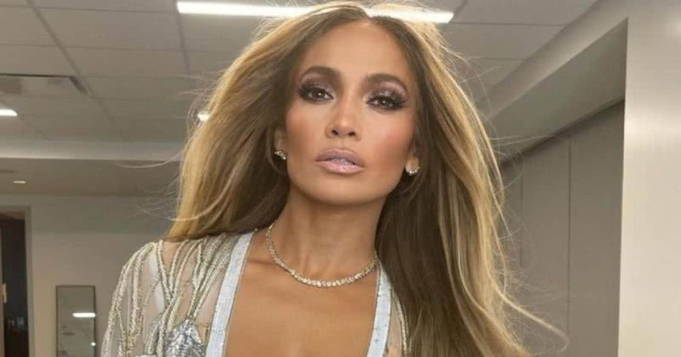 Jennifer Lopez mantém aliança de casamento com Ben Affleck