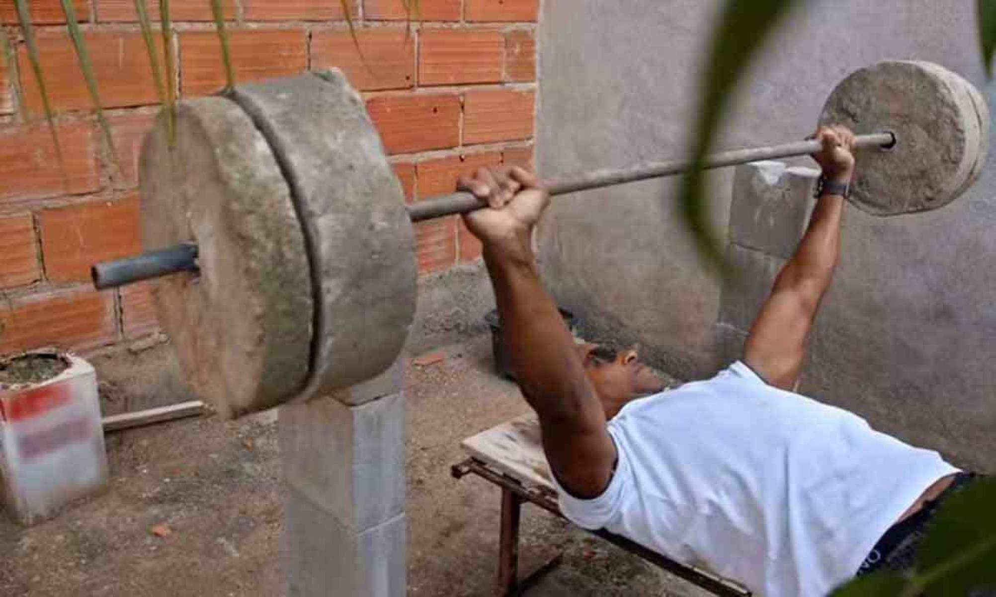 Já imaginou repetir o fio dental ou limpar fogão com papel higiênico usado?