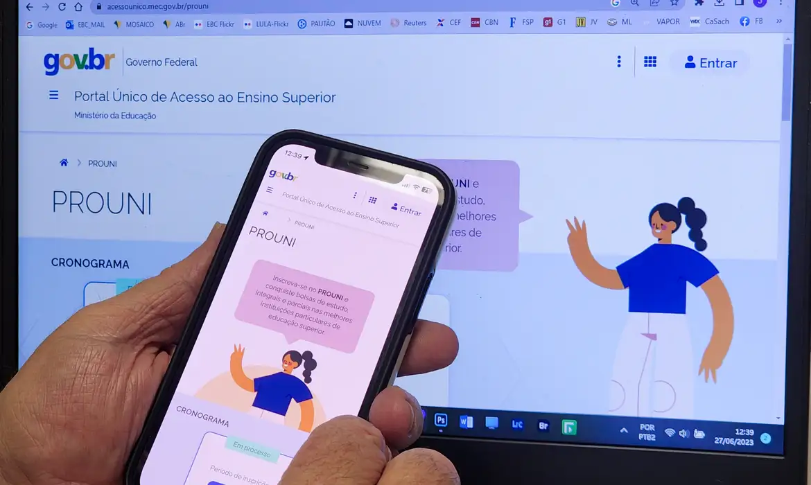 MEC alerta para golpes e ressalta que inscrição no Prouni é gratuita -  (crédito: EBC)